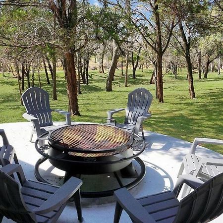 Fox Hollow - Tiny Home With Cypress Creek Access, Park Like Setting Wimberley Luaran gambar