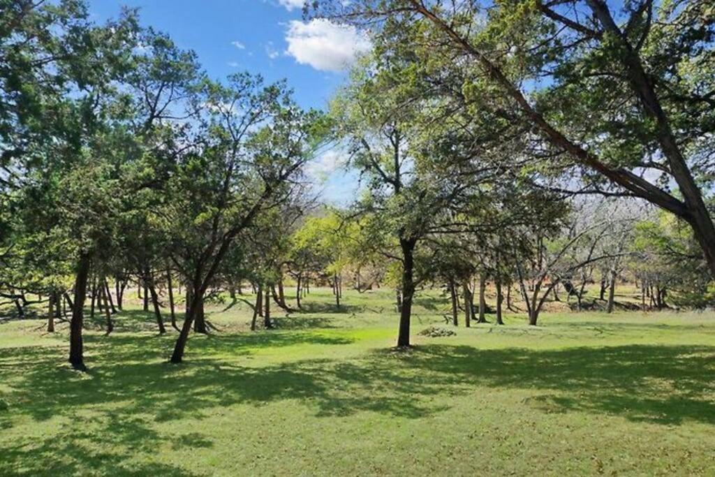 Fox Hollow - Tiny Home With Cypress Creek Access, Park Like Setting Wimberley Luaran gambar