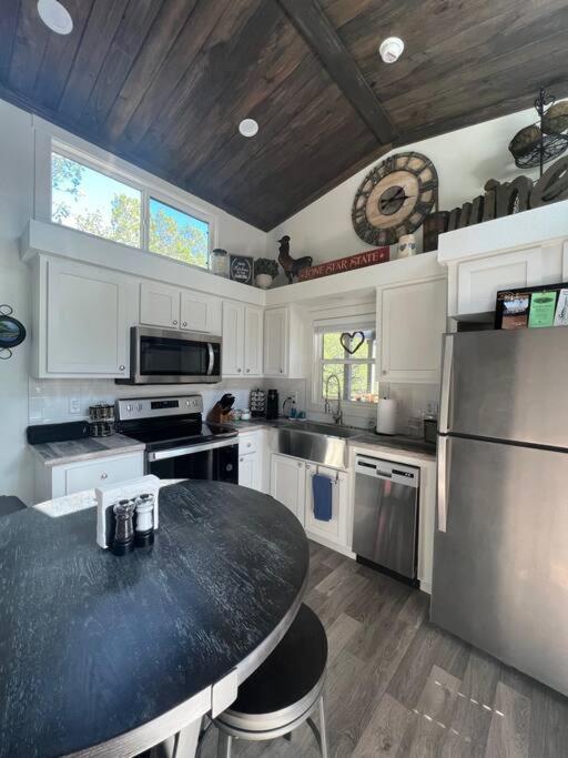Fox Hollow - Tiny Home With Cypress Creek Access, Park Like Setting Wimberley Luaran gambar