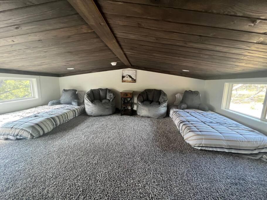 Fox Hollow - Tiny Home With Cypress Creek Access, Park Like Setting Wimberley Luaran gambar