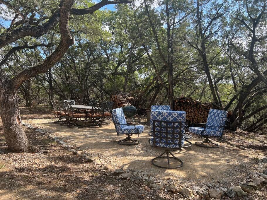 Fox Hollow - Tiny Home With Cypress Creek Access, Park Like Setting Wimberley Luaran gambar
